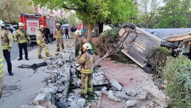 Otomobil kafenin bahçesine uçtu!