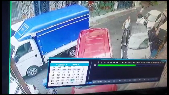 Komşusunu kamyonetle ezmeye çalıştı