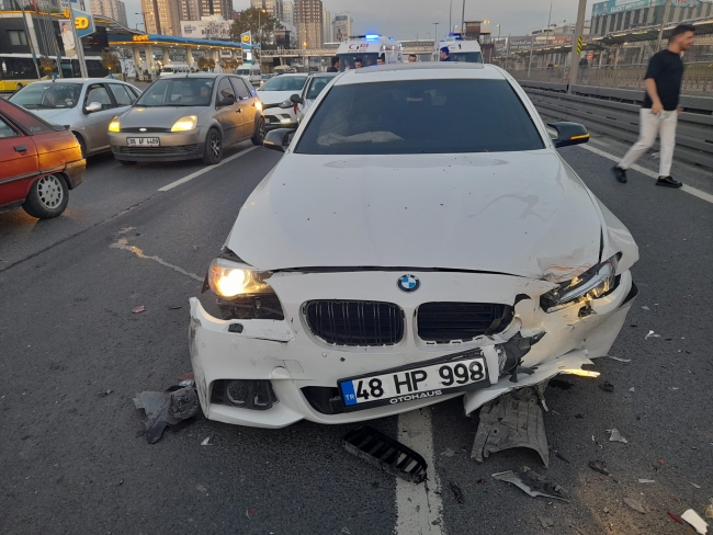 1 mayıs görevine giden polisler kaza yaptı
