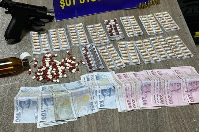 İzmir'de 3 torbacı daha 'ŞUT'landı