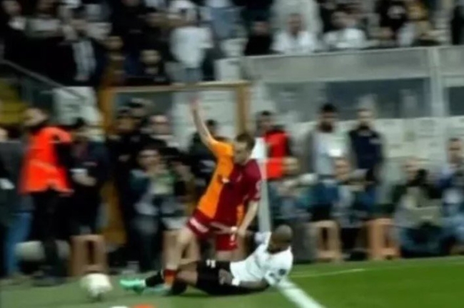 Beşiktaş Galatasaray derbisinin tartışmalı pozisyonları!