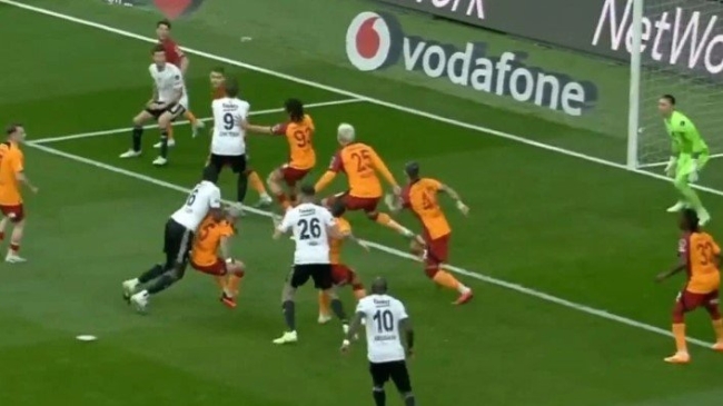 Beşiktaş Galatasaray derbisinin tartışmalı pozisyonları!