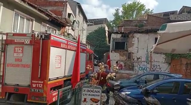 Tarihi simit fırını yakınlarında yangın