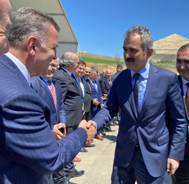 Bakan Özer: "465 bin kişi okul, yurt ve öğretmenevlerimizde kaldı"
