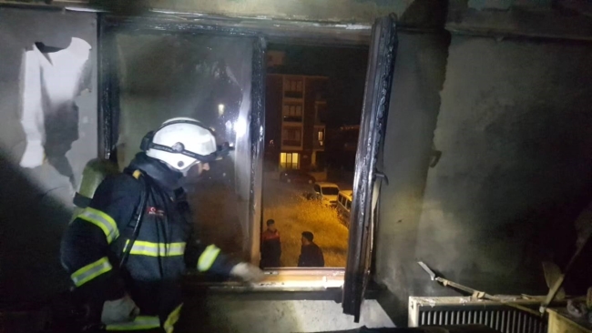 Yalova'da apartman dairesi küle döndü