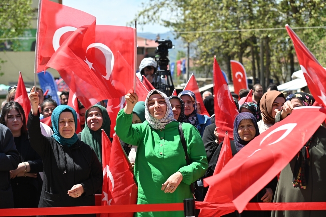 Orhaneli’ne hizmet yağmuru