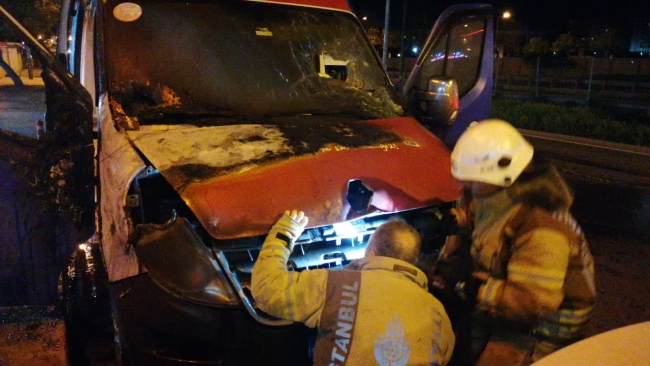 Silivri'de CHP'nin seçim aracı yandı 