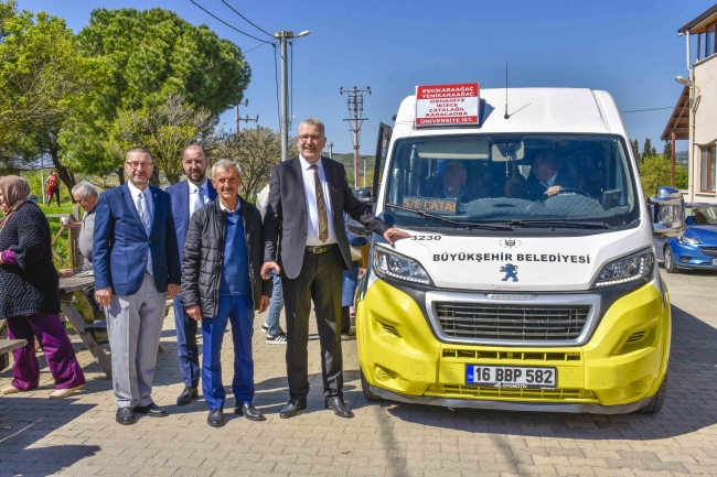 Baharın gelmesiyle leylek köyüne ziyaretçi akını