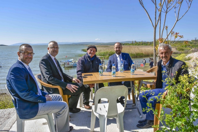 Baharın gelmesiyle leylek köyüne ziyaretçi akını
