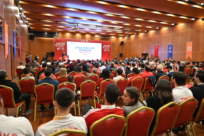 Sporun yıldızlarına ödül yağdı