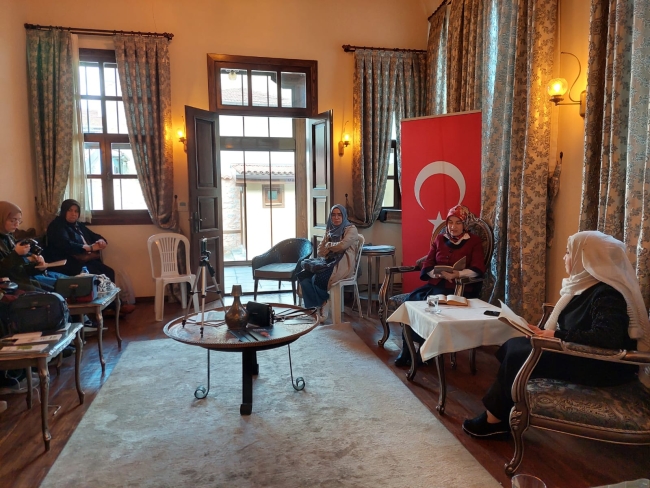 Edebiyatseverler Kedili Tekke'de Buluştu