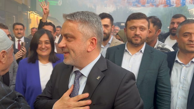 Bursa'da miting gibi seçim bürosu açılışı