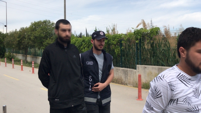 Adana'da 13 kaçak göçmeni taşıyan şüpheli tutuklandı