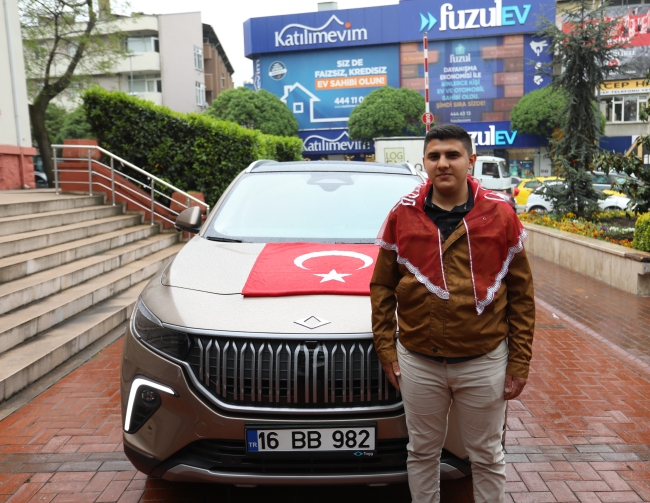 Bakan Varank TOGG'la asker uğurladı