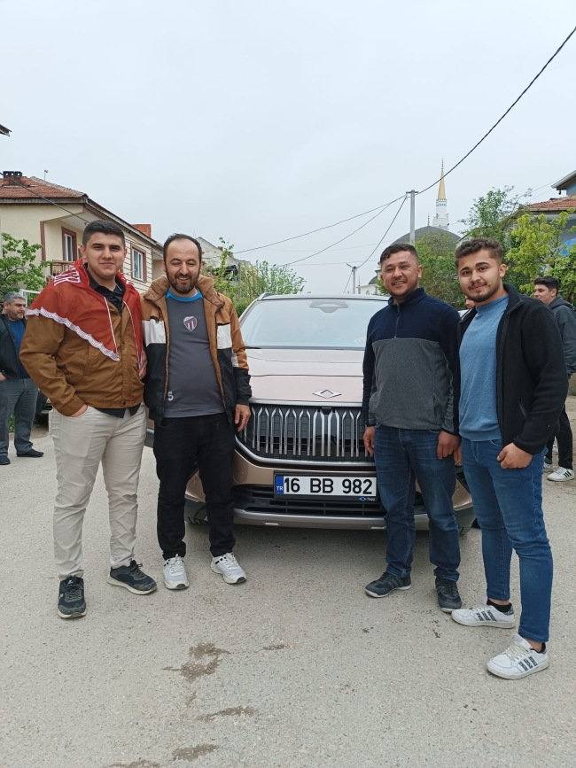 Bakan Varank TOGG'la asker uğurladı