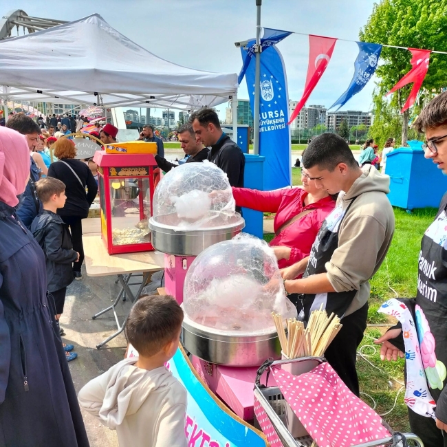 Büyükşehir'in Hıdırellez şenliğinde dilekler tutuldu