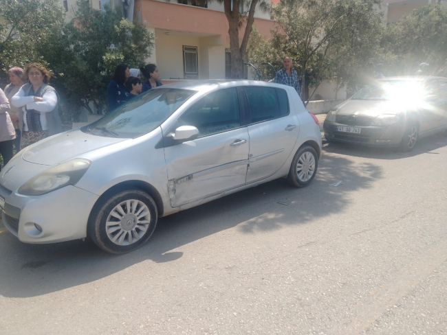 Otomobil bisikletli çocuklara çarptı: 2 yaralı
