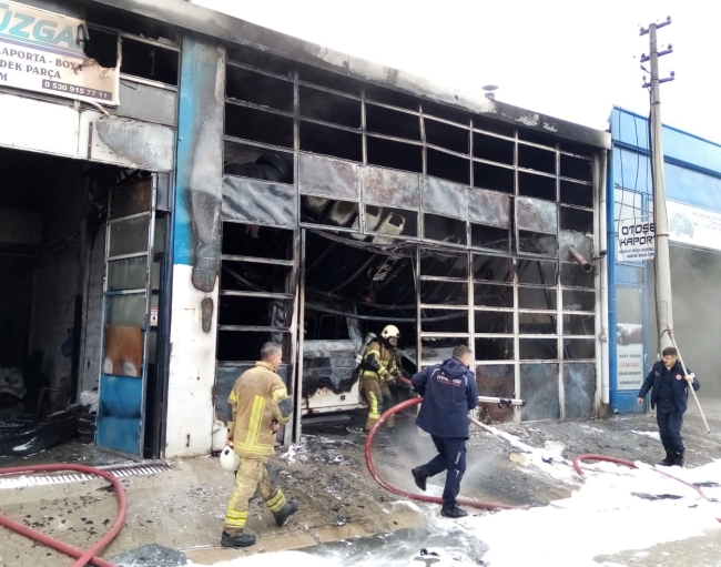 Bursa'da korkutan yangın!  Araçlara sıçradı