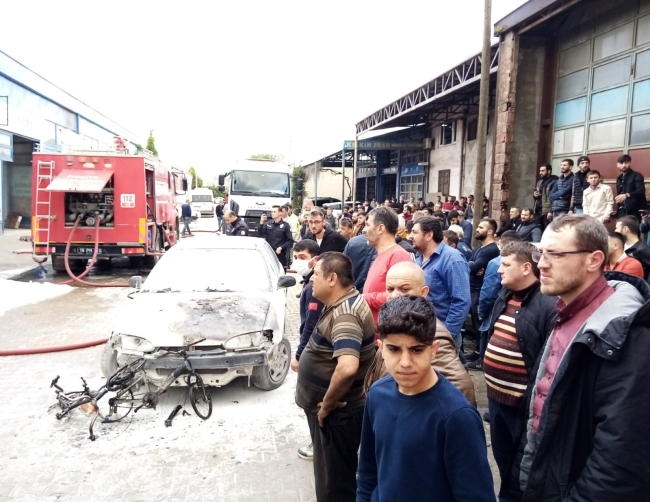Bursa'da korkutan yangın!  Araçlara sıçradı