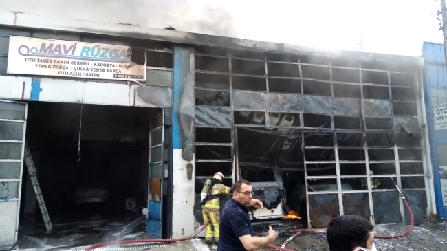 Bursa'da korkutan yangın!  Araçlara sıçradı