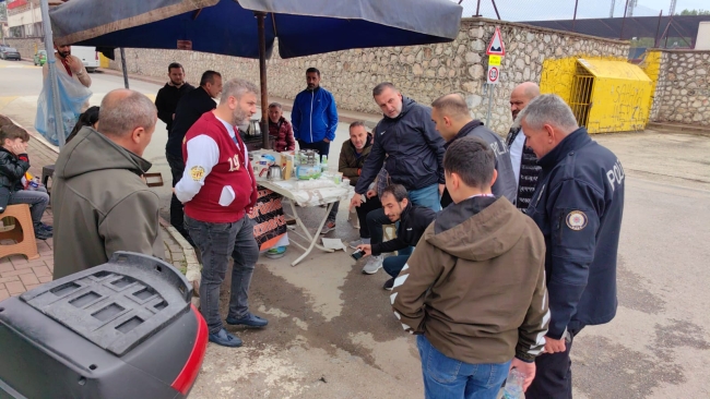 Taraftarın arasına yorgun mermi düştü