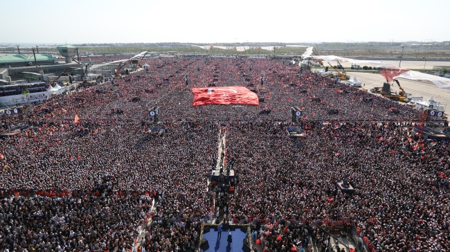 Cumhurbaşkanı Erdoğan: "Resmi rakam 1 milyon 700 bin kişi"