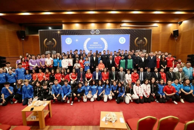 Milli sporcu Togg'la bir tur istedi, Bakan Varank anahtarı verdi