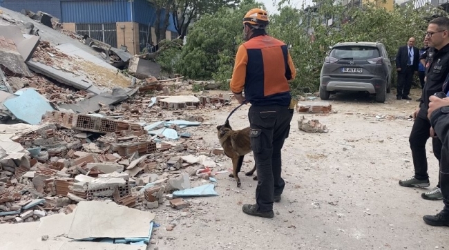 Bursa'da 4 katlı bina çöktü