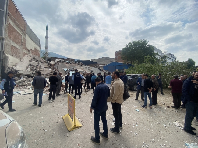 Bursa'da 4 katlı bina çöktü