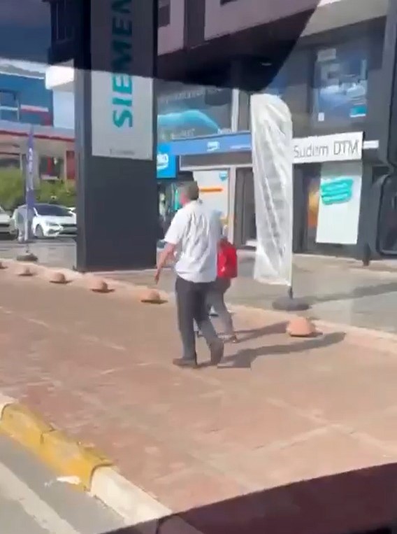 Yolcularla tartışan şoför, otobüsü park edip işi bıraktı