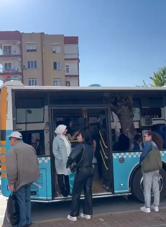 Yolcularla tartışan şoför, otobüsü park edip işi bıraktı