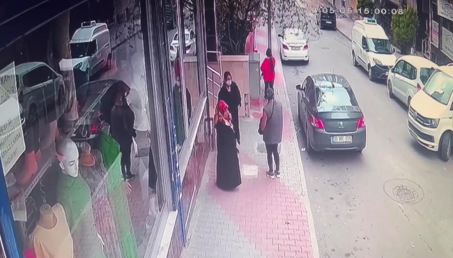 “Okuyacağız” diyerek altınları çaldılar