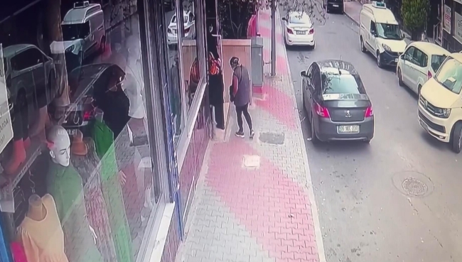 “Okuyacağız” diyerek altınları çaldılar