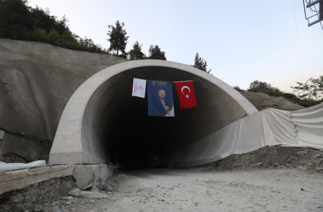 Bakan Varank, Doğancı Tüneli'nde incelemelerde bulundu