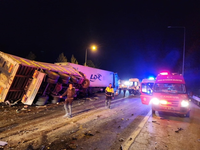 Adana’da katliam gibi kaza! 7 ölü, 7 yaralı