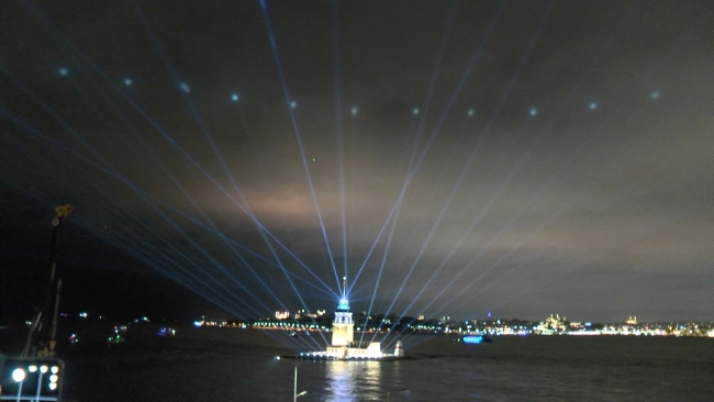 Kız Kulesi ışık ve lazer gösterisiyle açıldı