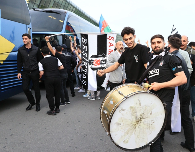 Beşiktaş'a Bakü'de coşkulu karşılama