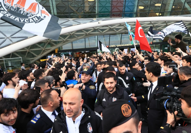 Beşiktaş'a Bakü'de coşkulu karşılama