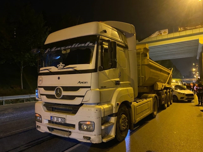 Esenler'de kamyonun çarptığı kadın hayatını kaybetti