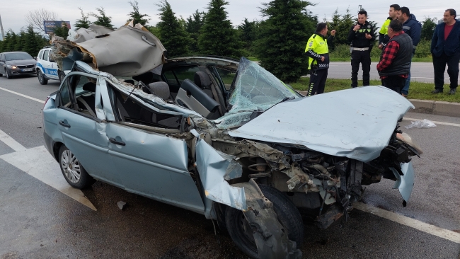 Samsun'da Tıra Çarpan Otomobildeki 4 Kişi Yaralandı
