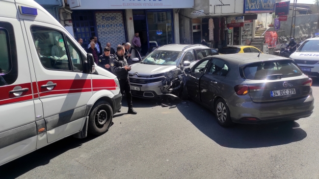 Sarıyer’de iki otomobil çarpıştı: 3 yaralı