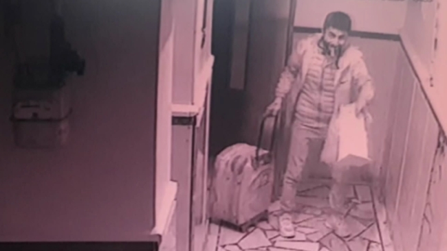 Ağır hasarlı binaya girip kombi çaldılar