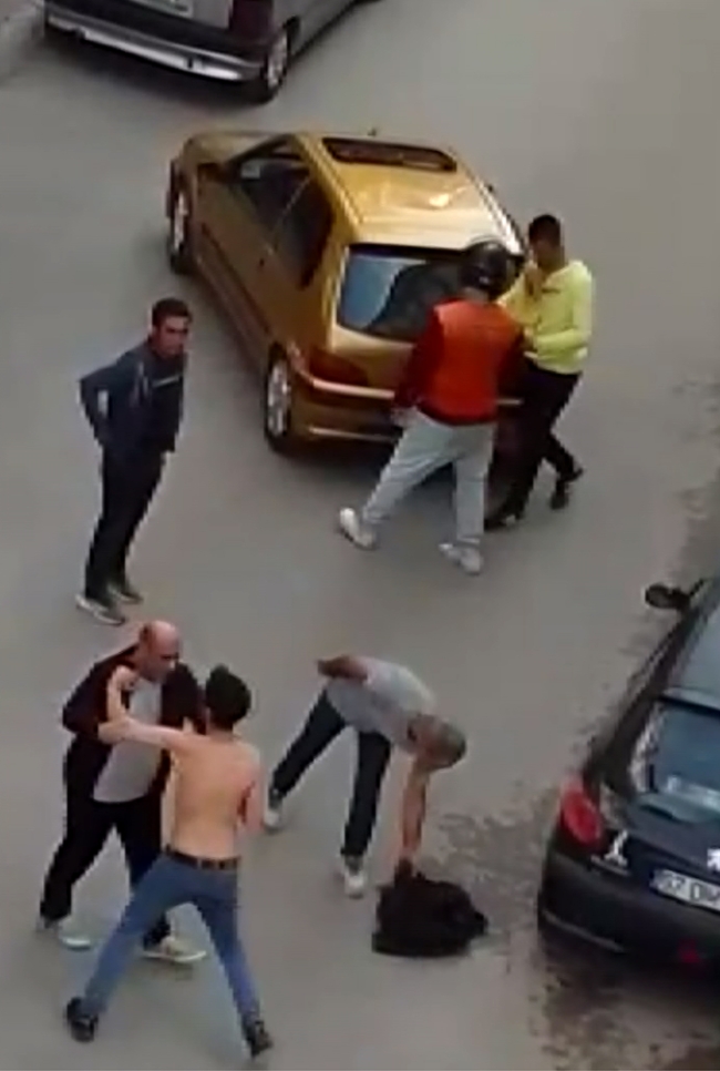 Antalya'da 'Yol verme' kavgası ringleri aratmadı