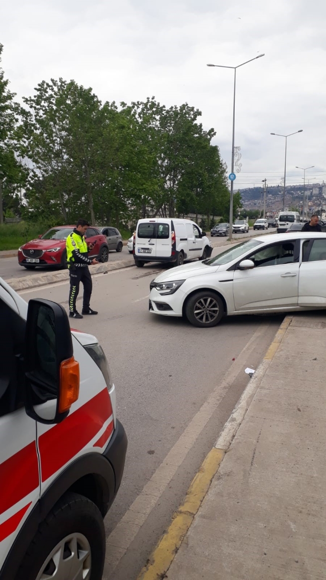 Hatalı U dönüşü kazayı beraberinde getirdi