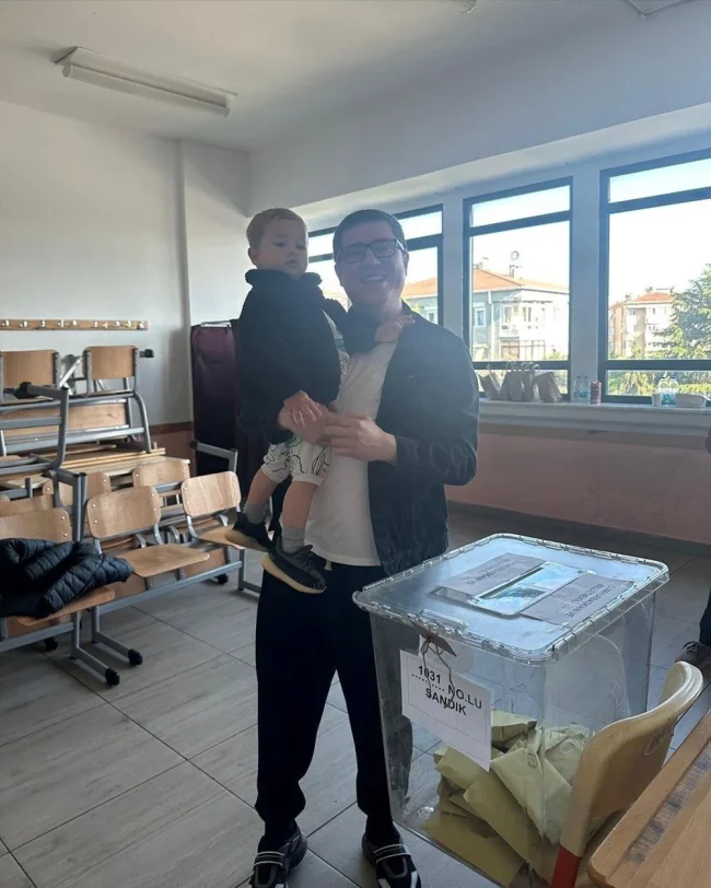 Ünlü isimler oy kullandı!