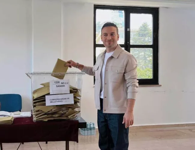 Ünlü isimler oy kullandı!