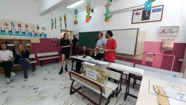 Ünlü isimler oy kullandı!