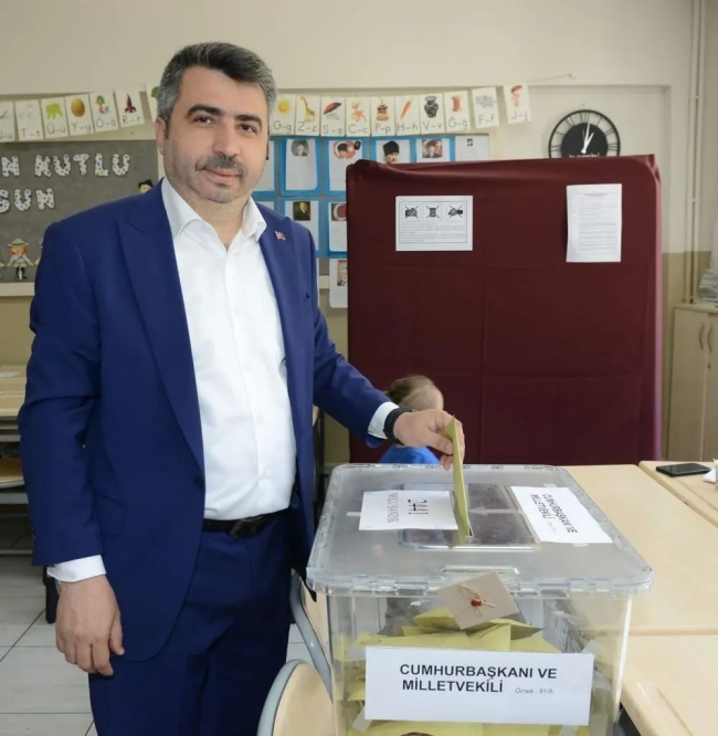 Bursa'nın belediye başkanları sandık başına gitti