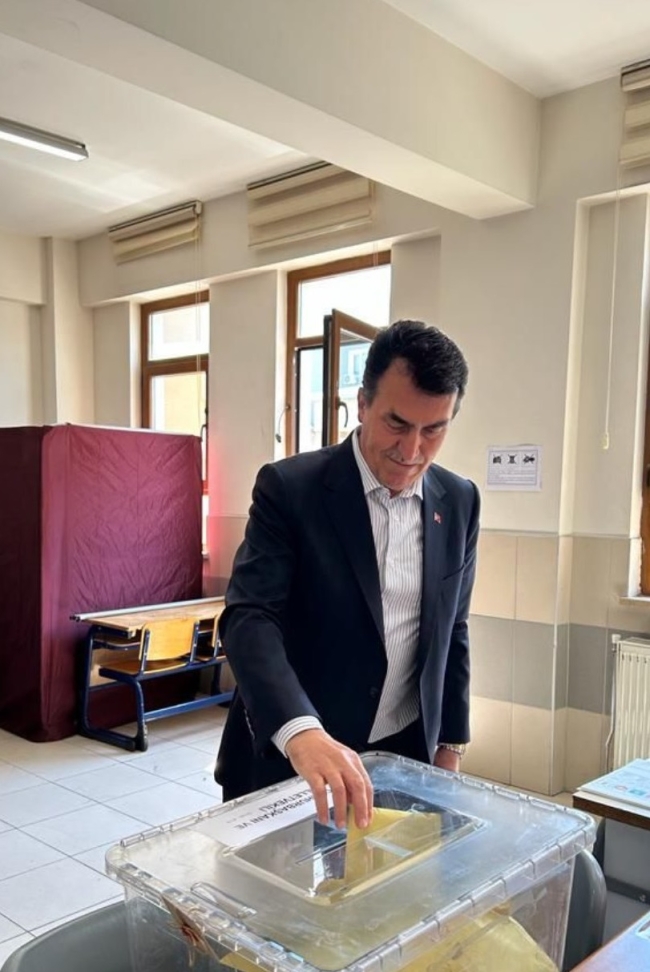 Bursa'nın belediye başkanları sandık başına gitti
