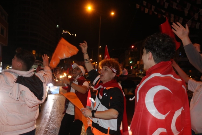 Bursa’da Cumhur İttifakı destekçilerinden coşkulu kutlama